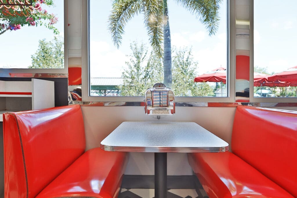 Mel's Drive-In - Restaurant Renovation with Reatec inside